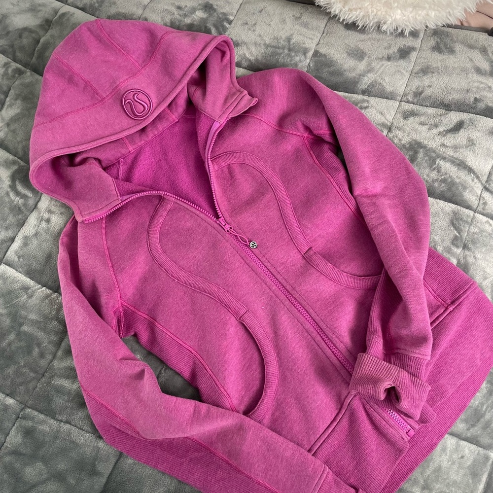 SOLD 🤍 Magenta LULULEMON jacket
